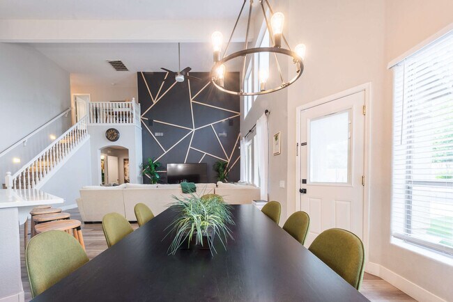 Building Photo - 5924 E Woodridge Dr