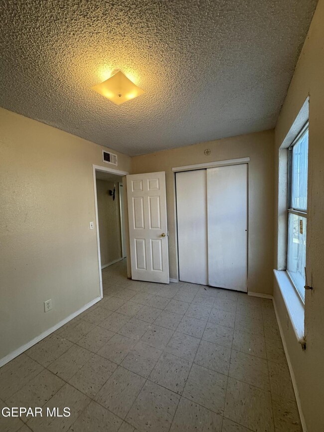 Building Photo - 943 Montera Rd
