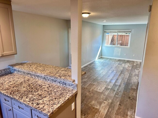 Building Photo - 3 Bed, 2 Bath Home in Rohnert Park