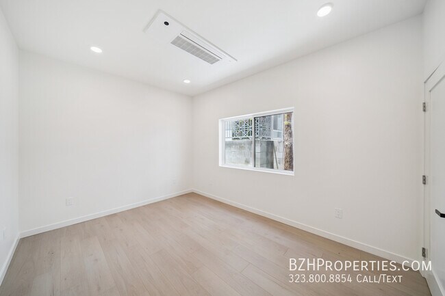 Building Photo - 1513 S Hayworth Ave