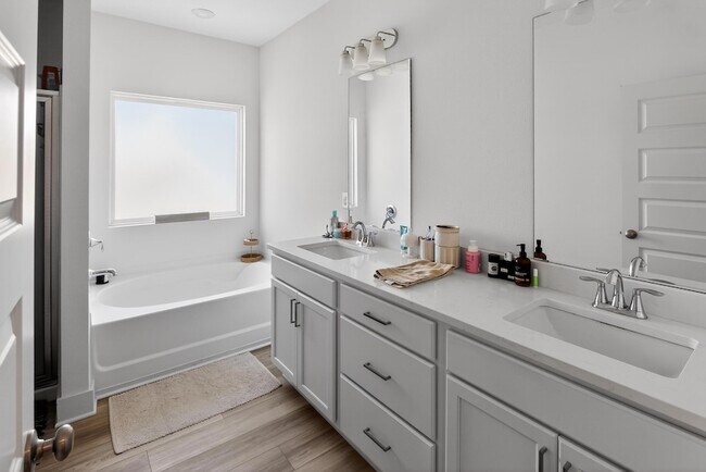 Building Photo - 159 Blooming Cv