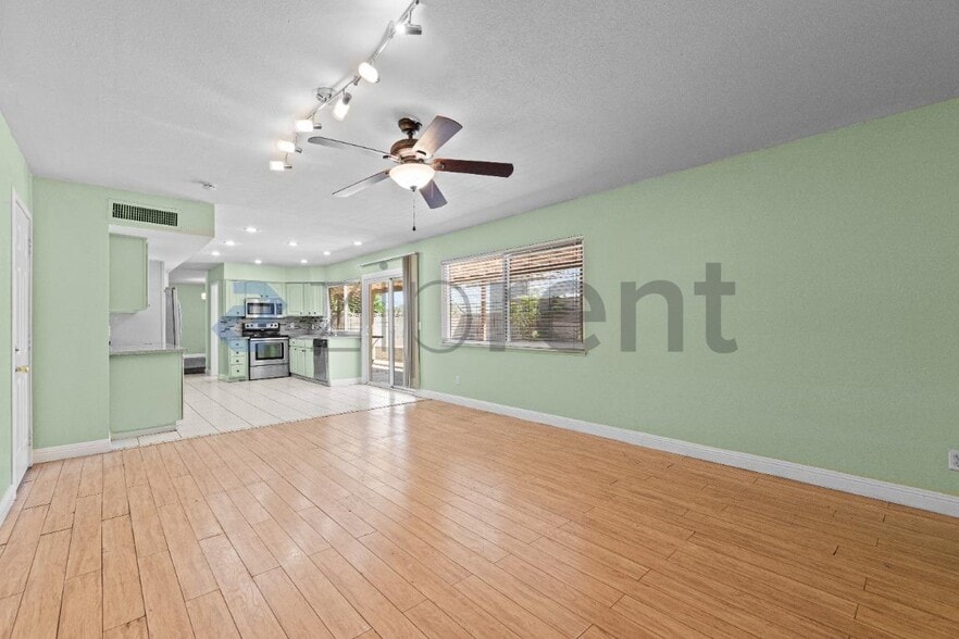 Building Photo - Unit