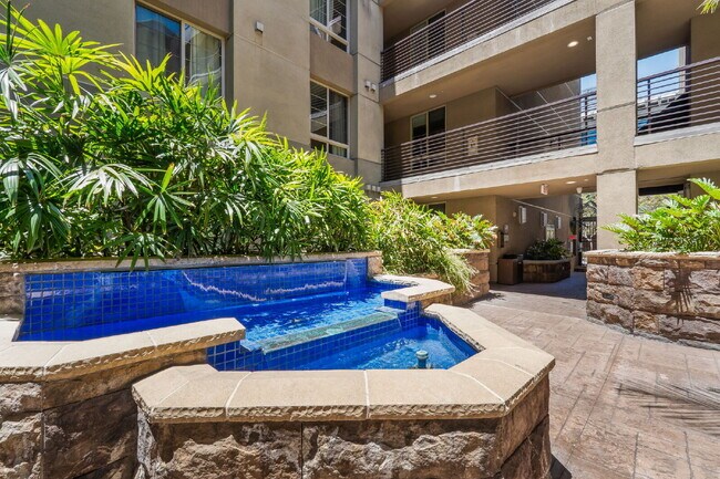 Building Photo - "Spacious, Sophisticated, Modern 3BR, 2BA Condo in the heart of downtown