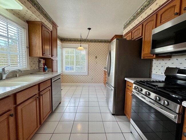 Building Photo - 8829 Greenview Pl