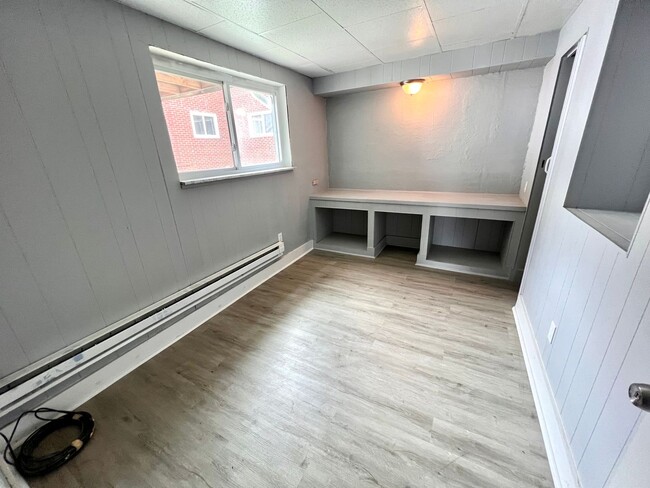 Building Photo - 1141 Brabec St