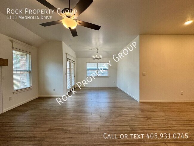 Building Photo - 1113 Magnolia Dr