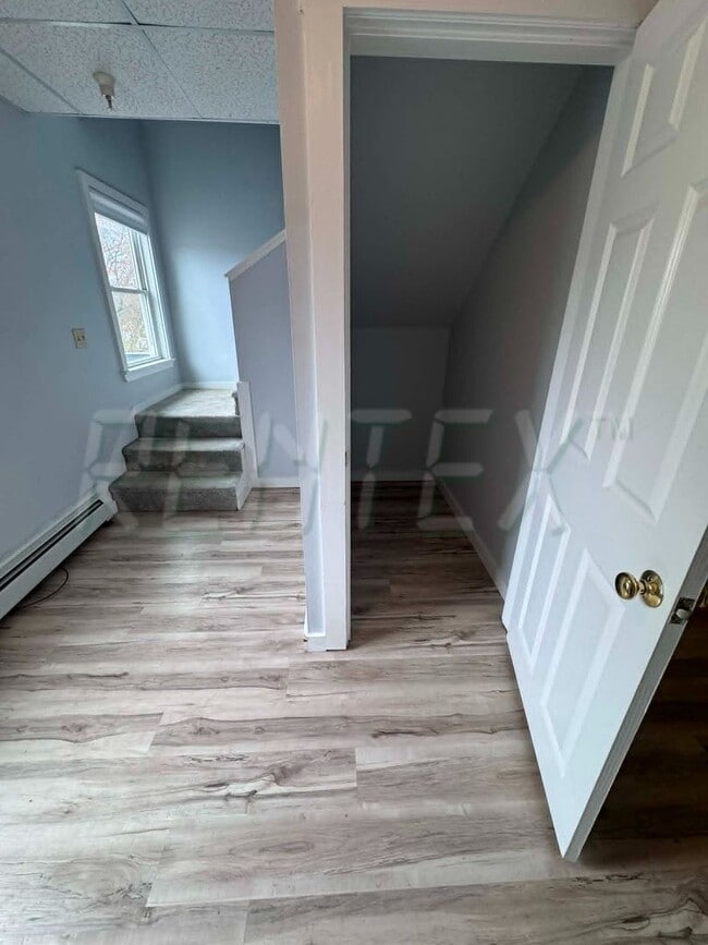 Building Photo - Apartment in Downtown Lisbon Falls