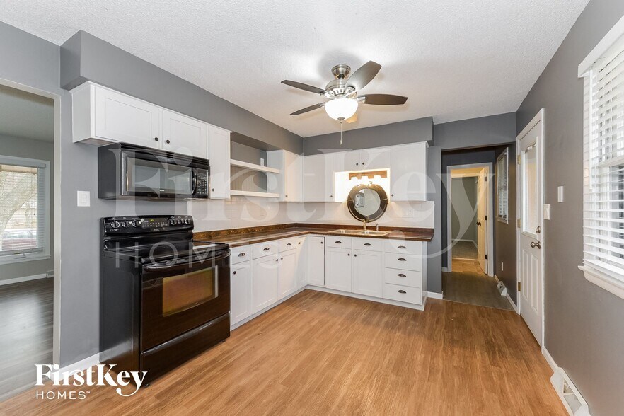 Building Photo - 716 SW Williams St