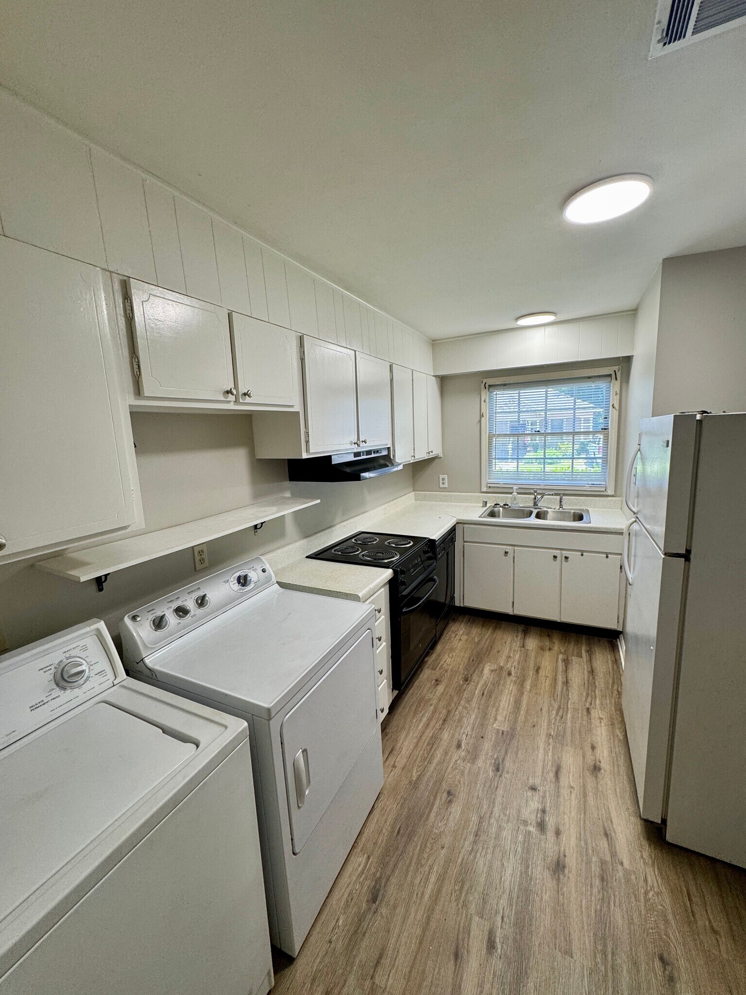 Building Photo - 158 Kenmore Pl