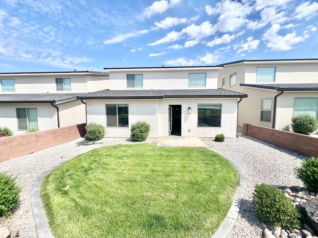 Building Photo - 3172 E Sky Rim Wy