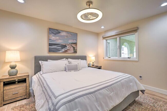 Building Photo - 7833 E Foxmore Ln