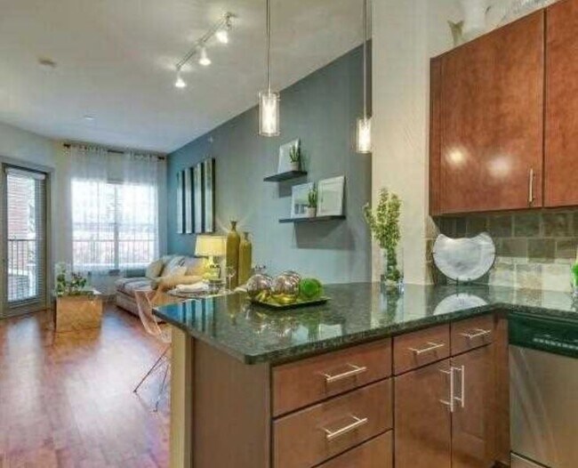 Building Photo - 1380 River Bend Dr