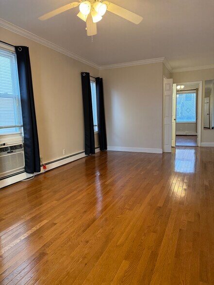 Building Photo - 283 Houston Ave