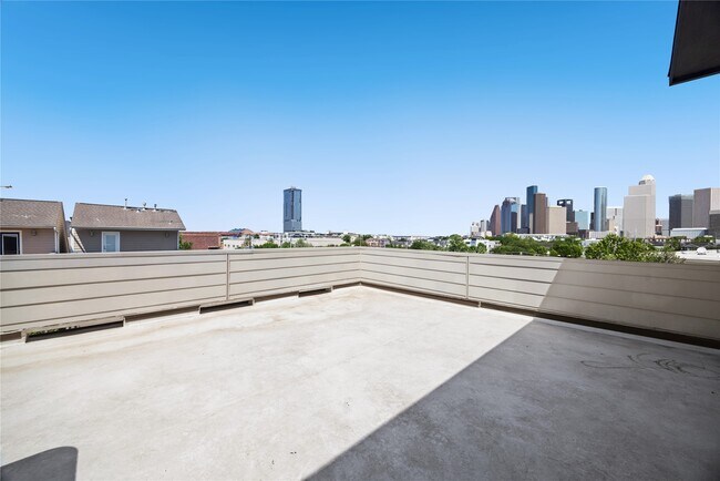 Building Photo - 306 W Pierce St