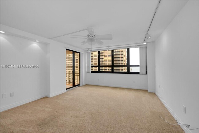 Building Photo - 2 Grove Isle Dr