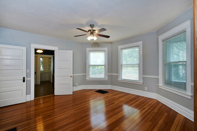 Building Photo - 212 W Russell St