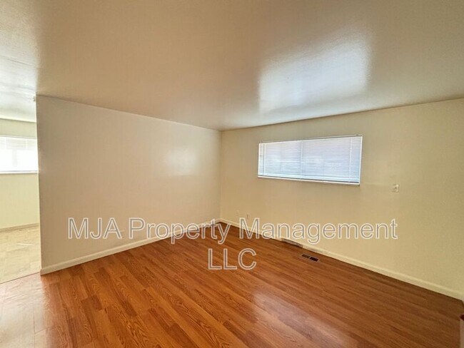 Building Photo - 1741 Holladay Blvd E