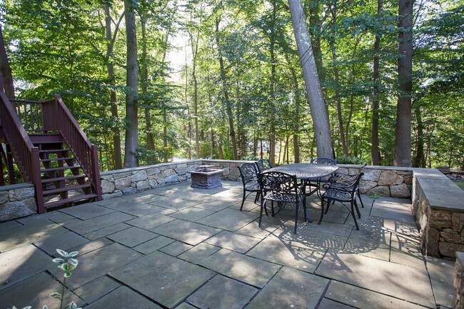 Building Photo - 38 Berndale Dr