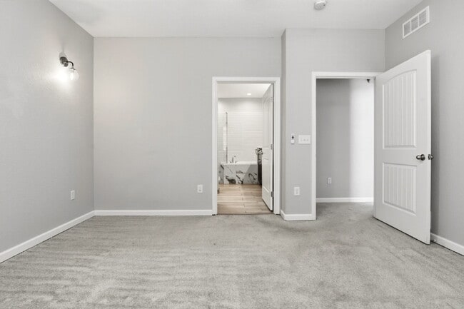 Building Photo - $2,940.45 - 4 Bed, 3 Bath Townhome In Commerce City with Central AC and In Unit Laundry!