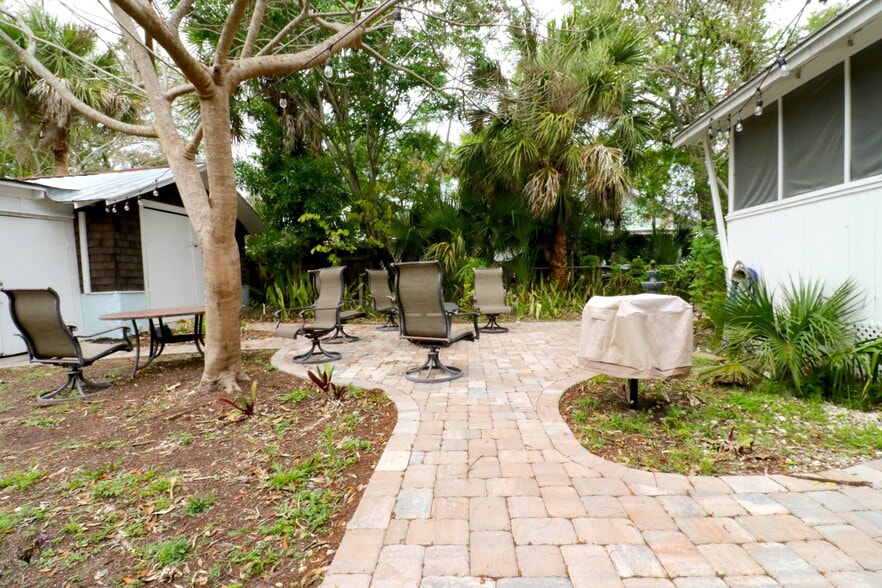 Building Photo - 2016 Hallwood Pl