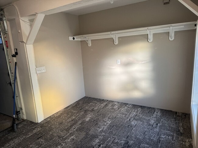 Building Photo - Renovated Spectacular Lakefront Carriage H...