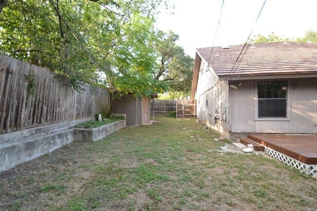 Building Photo - 8833 Tallwood Dr