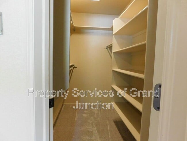 Building Photo - 1213 E Carolina Ave