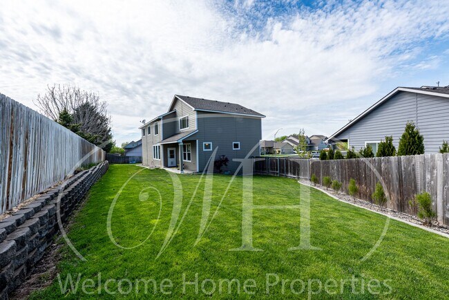 Building Photo - Newer Large Home in Great Neighborhood wit...