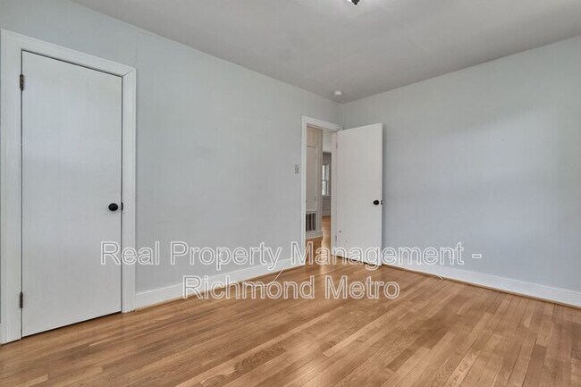 Building Photo - 7421 Dell Dr