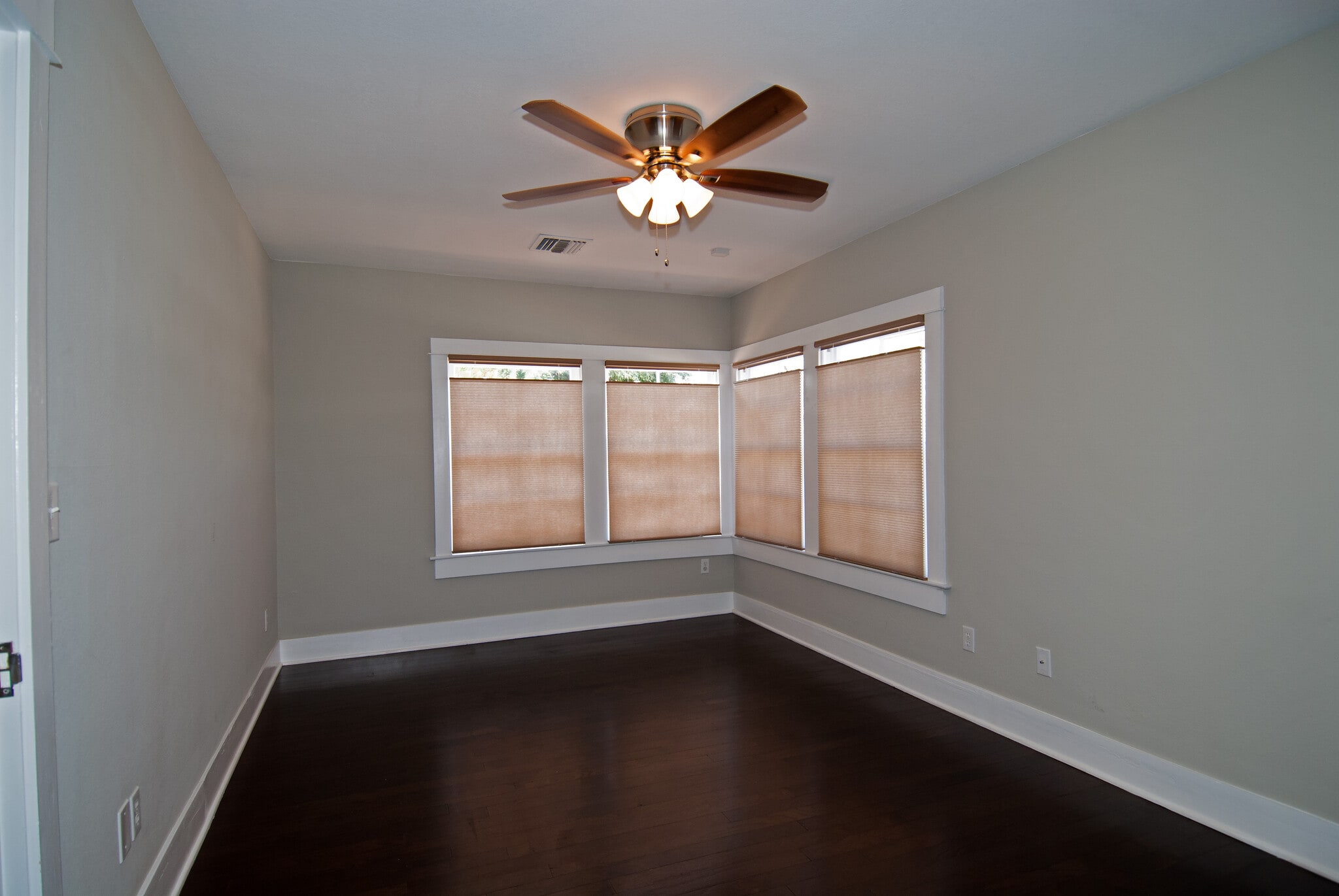Rear Master bedroom (16'4" x 10'1") - 60 W Lewis Ave
