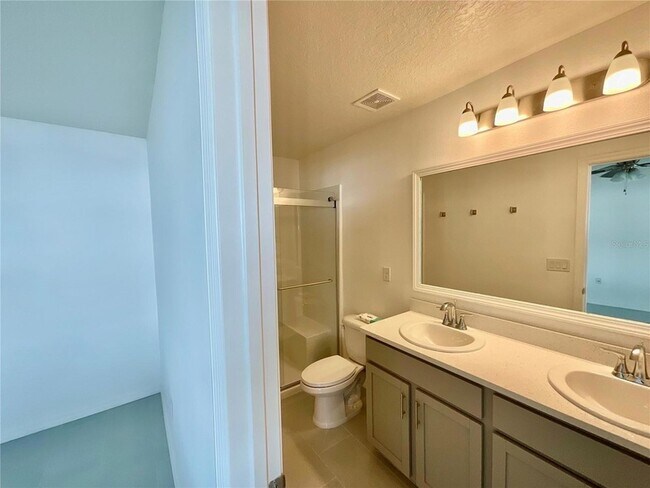 Building Photo - 270 Hyacinth Ct