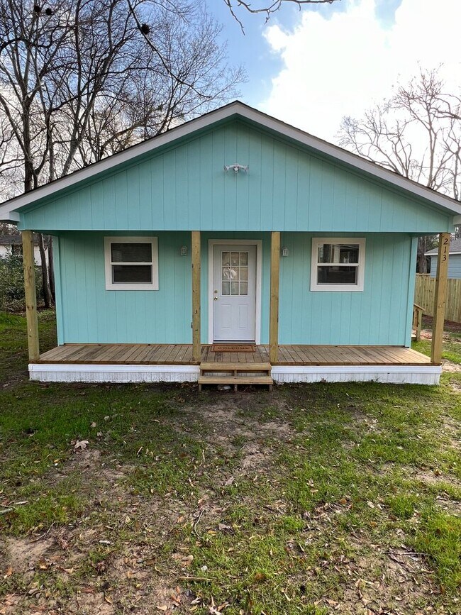 Primary Photo - 213 Hull Ave