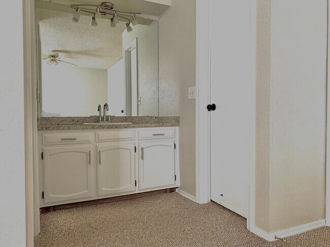 Building Photo - 305 W Quantico St