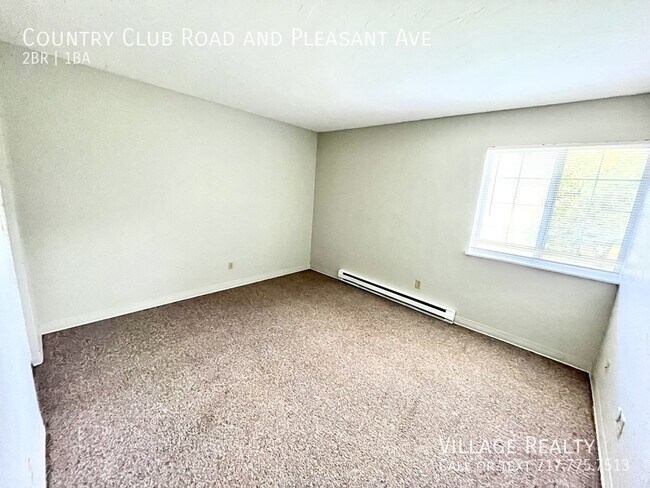 Building Photo - 611 Country Club Rd