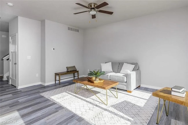 Building Photo - Great 3 Bedroom Single-Family Home in Urba...