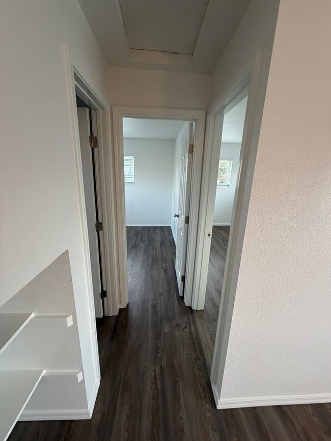Building Photo - Newly Remodeled 2 Bedroom!