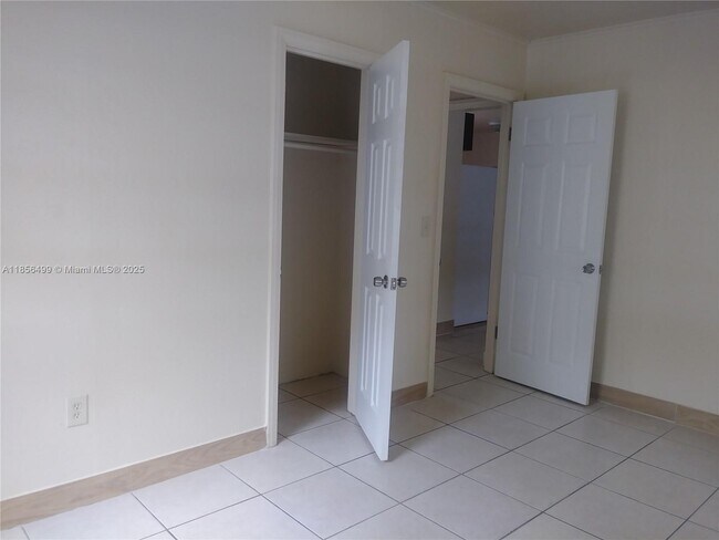 Building Photo - 1541 NE 131st Ln