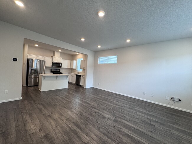Building Photo - 896 N 18th Ave
