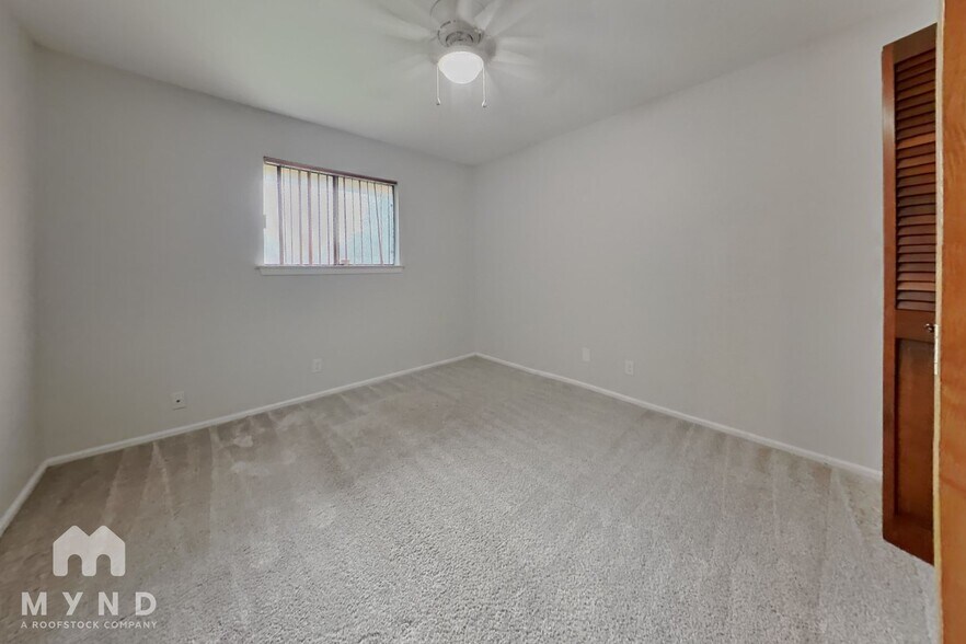 Building Photo - 15710 Fern Ridge St