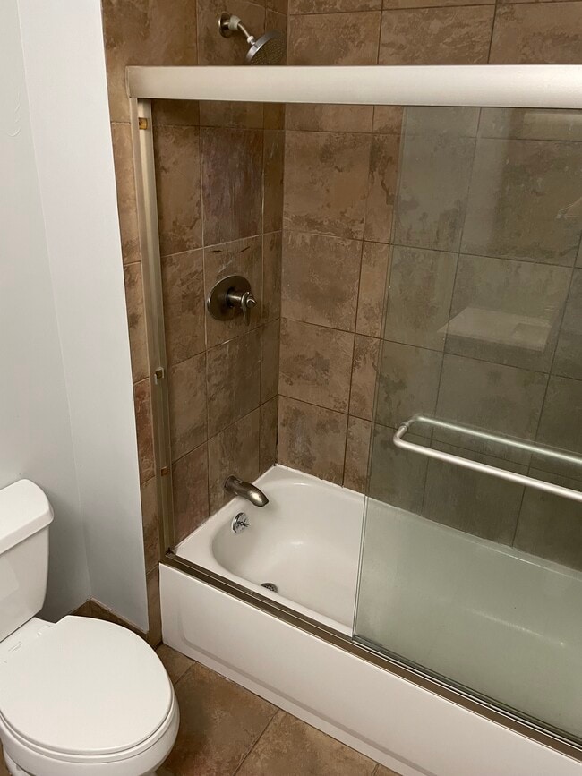 Building Photo - 6533 E Jefferson Ave