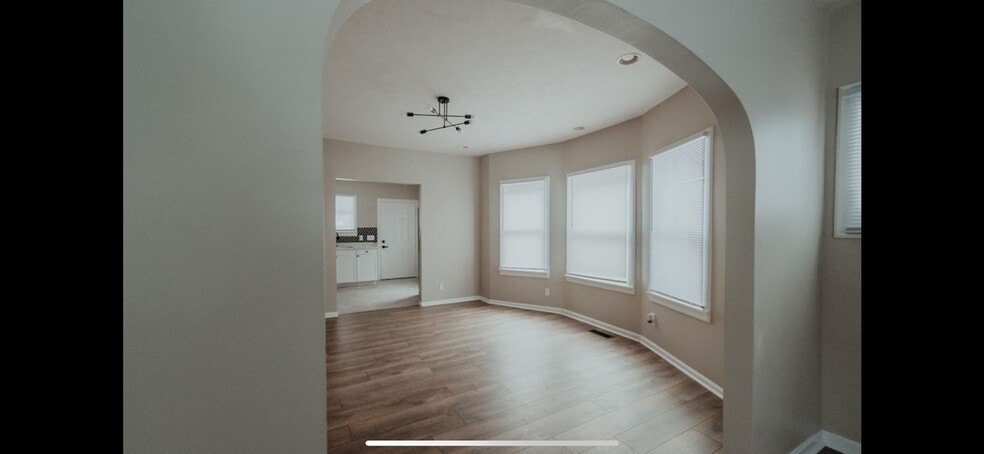 Building Photo - 637 S 44th St