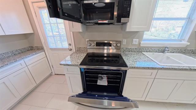 Building Photo - 2233 Huskey St