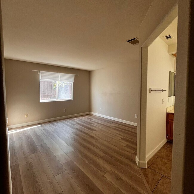 Building Photo - 13649 Glengarry Dr