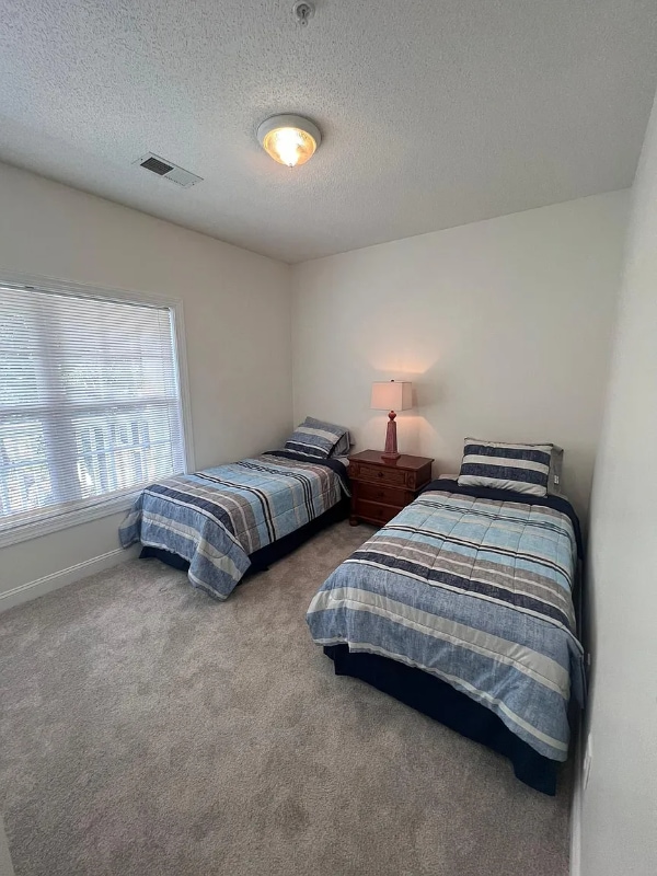 Building Photo - 5063 Glenbrook Dr