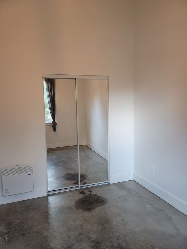 Building Photo - 7008 NE Rodney Ct