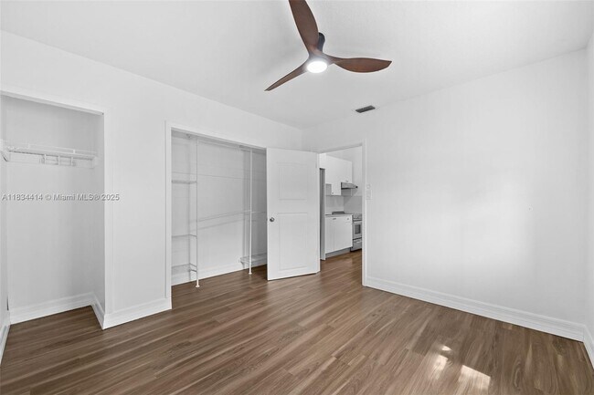 Building Photo - 6381 SW 39th St