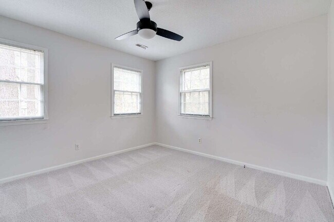 Building Photo - Chapel Hill Retreat: Spacious 4-Bedroom with Fenced-in Backyard