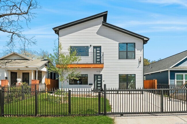 Building Photo - 117 Carle Ave