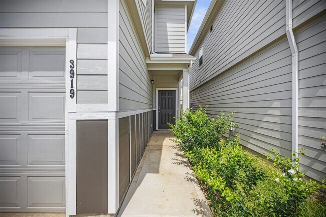 Building Photo - 3919 Faletti Dr