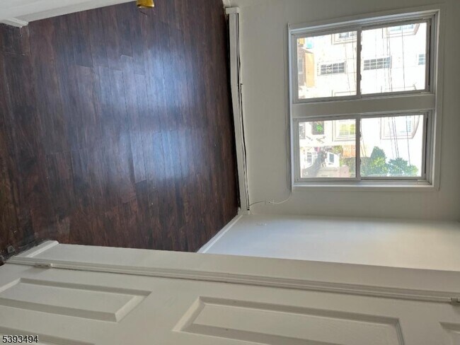 Building Photo - 340 Morris Ave